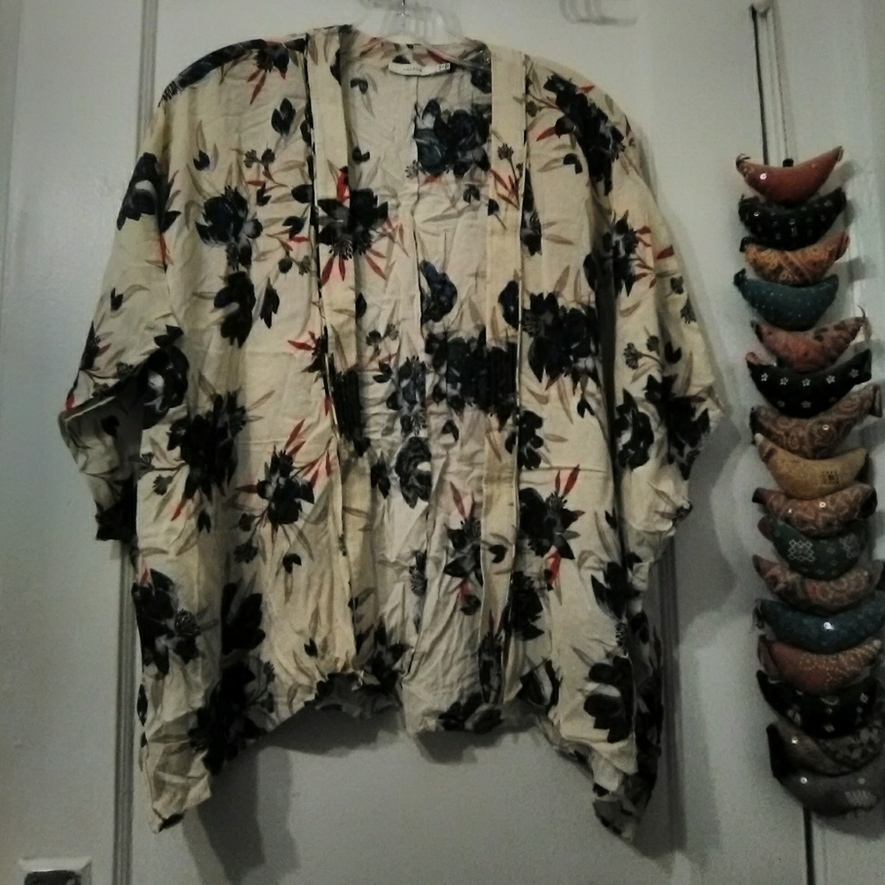 SOLDalula Aritzia top